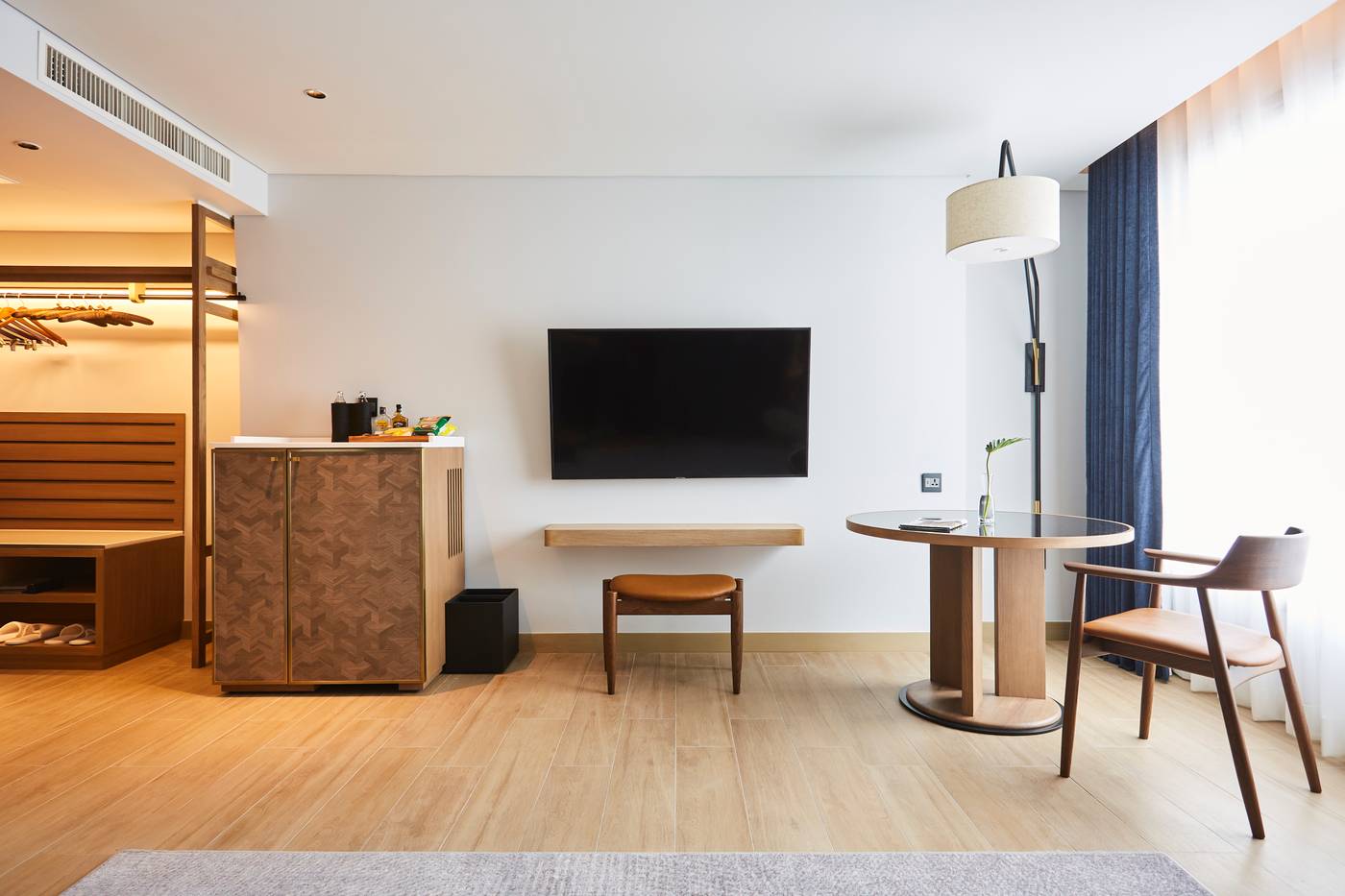 Montien-Hotel-Surawong-Room-32