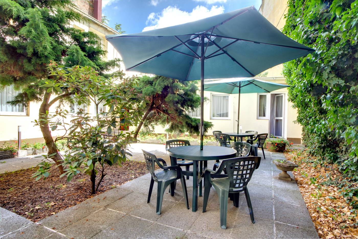 White-Lion-Terrace-1