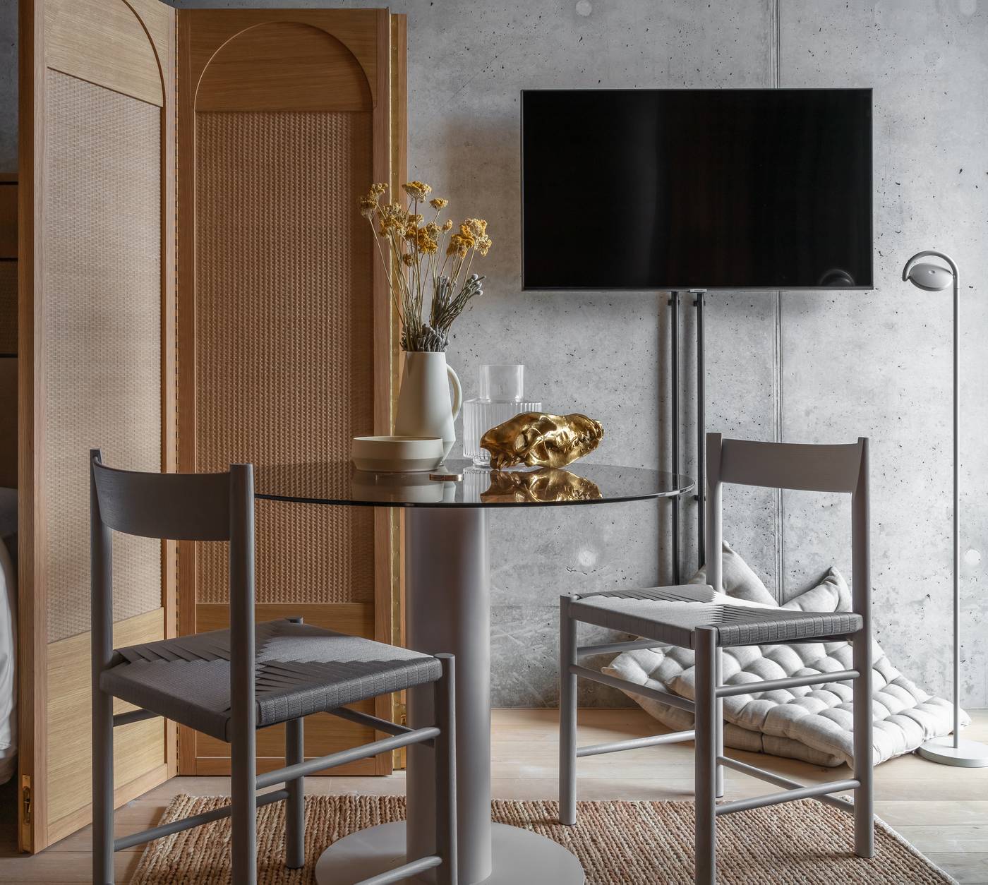 Locke-at-East-Side-Gallery--Friedrichshain-Room-18