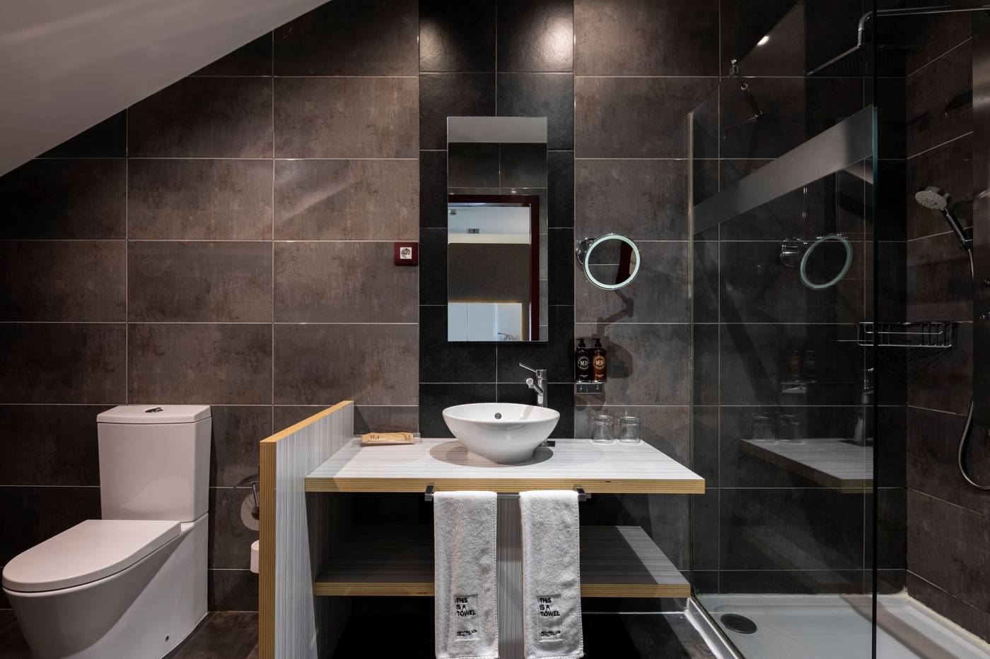 Petit-Palace-Santa-Barbara-Room-31