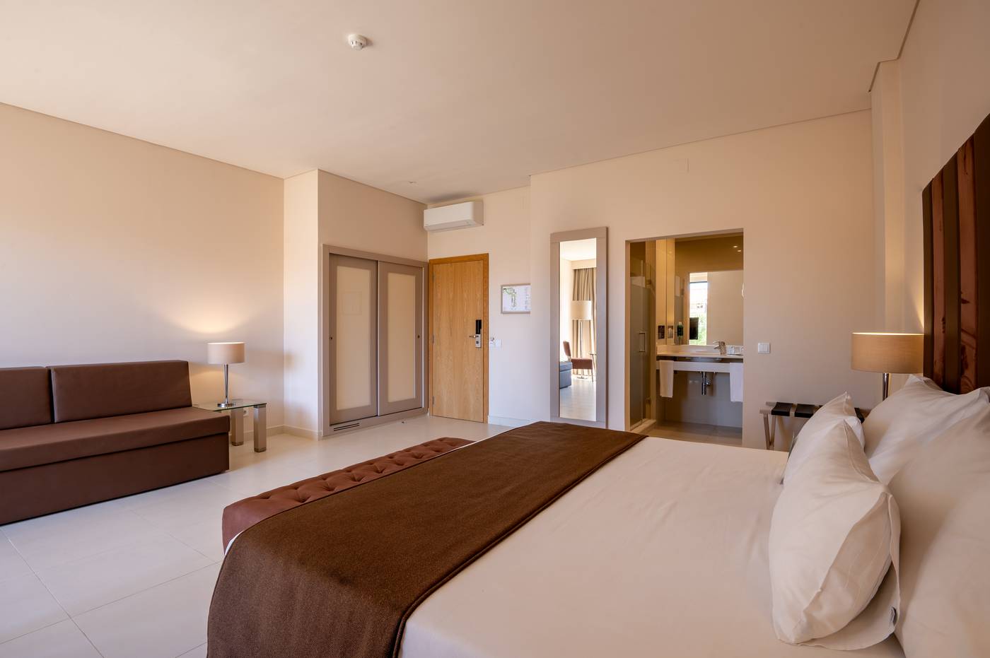 Vila-Gale-Marina-Room-28