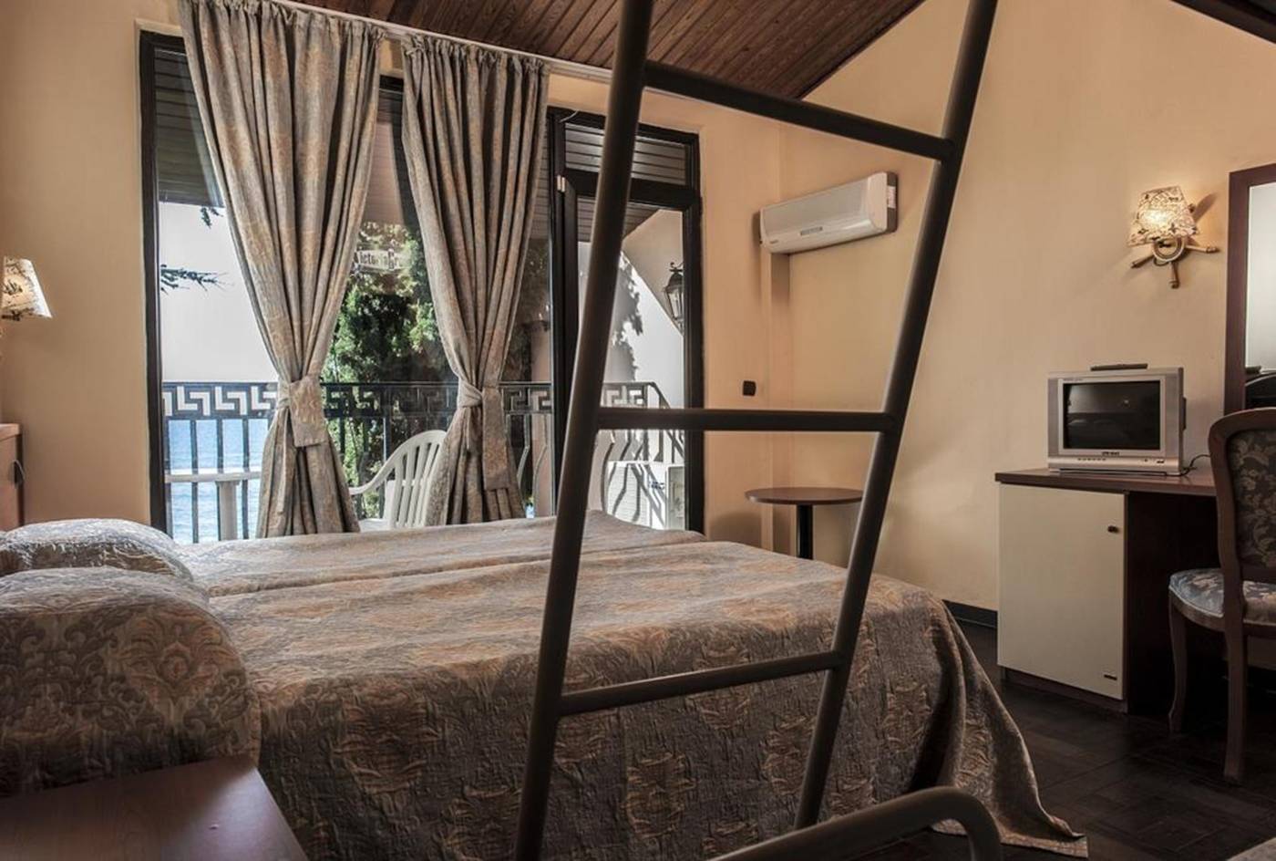 Elenite-Holiday-Village-Room-23