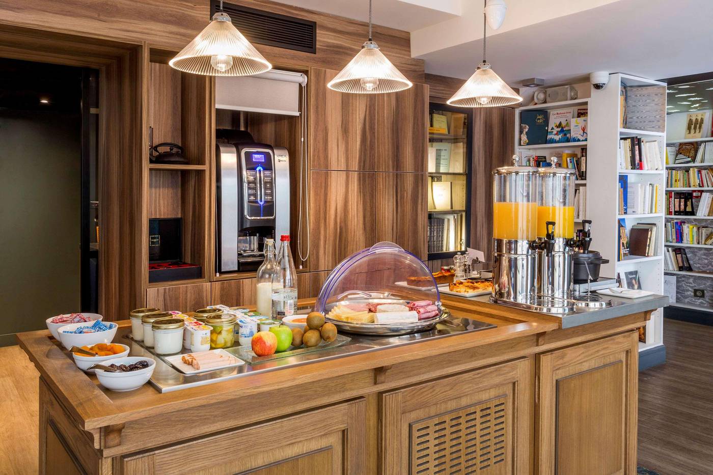 Hotel-Litteraire-Arthur-Rimbaud--BW-Signature-Coll-Restaurant-11