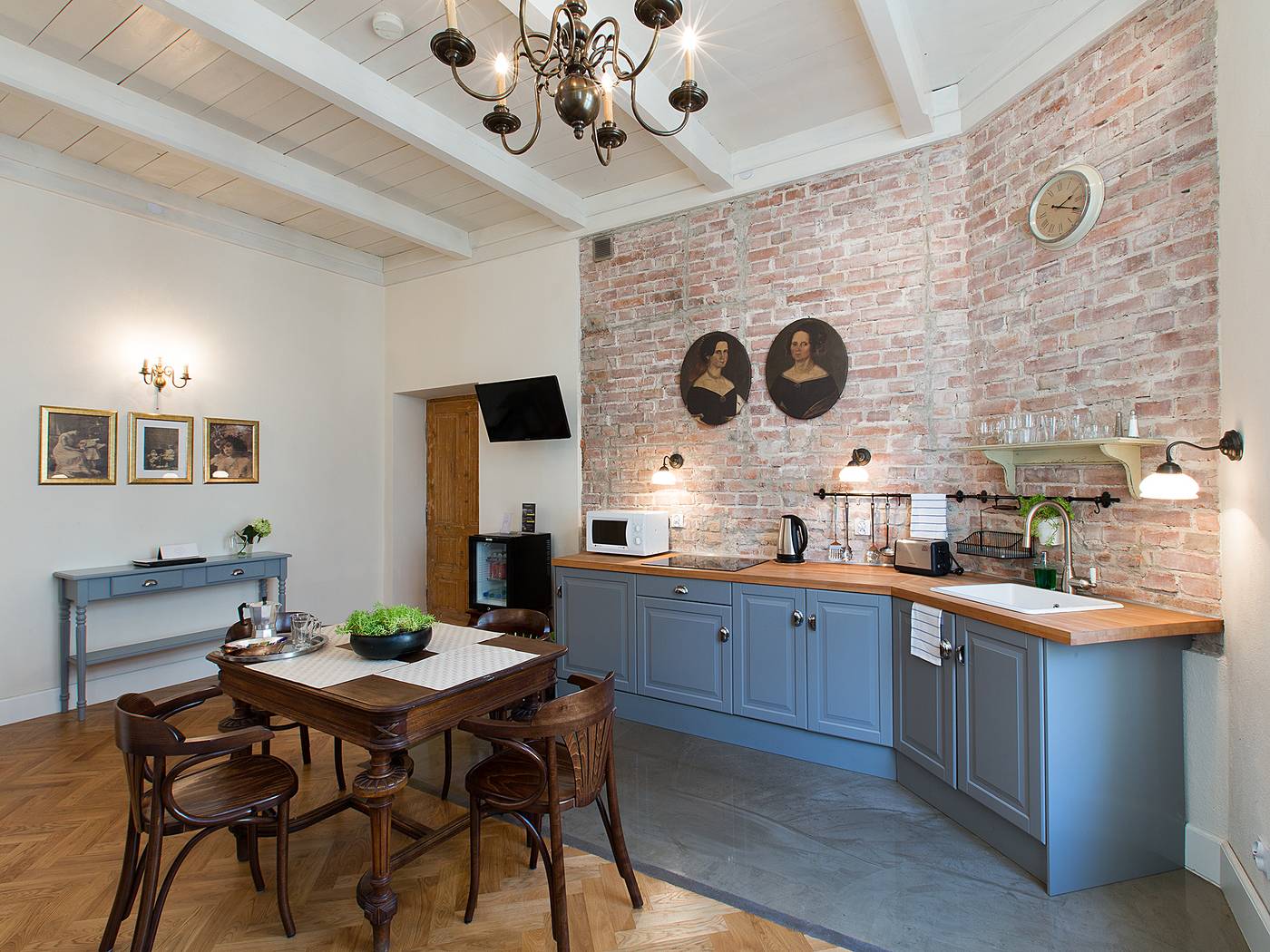 Antique-Apartments-Plac-Szczepanski-Room-14