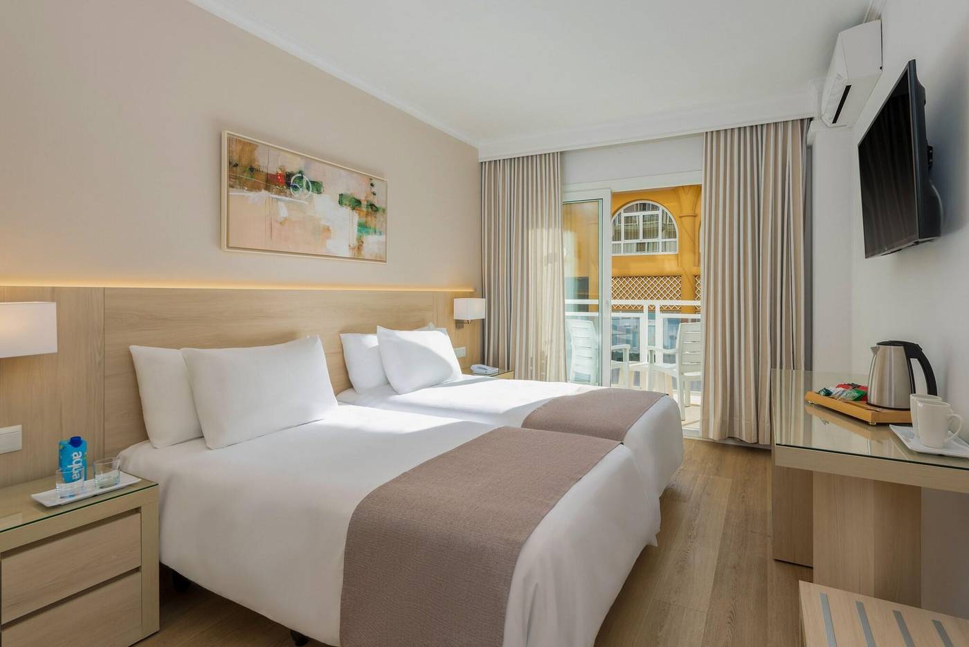 Las-Arenas-Affiliated-by-Melia-Room-32