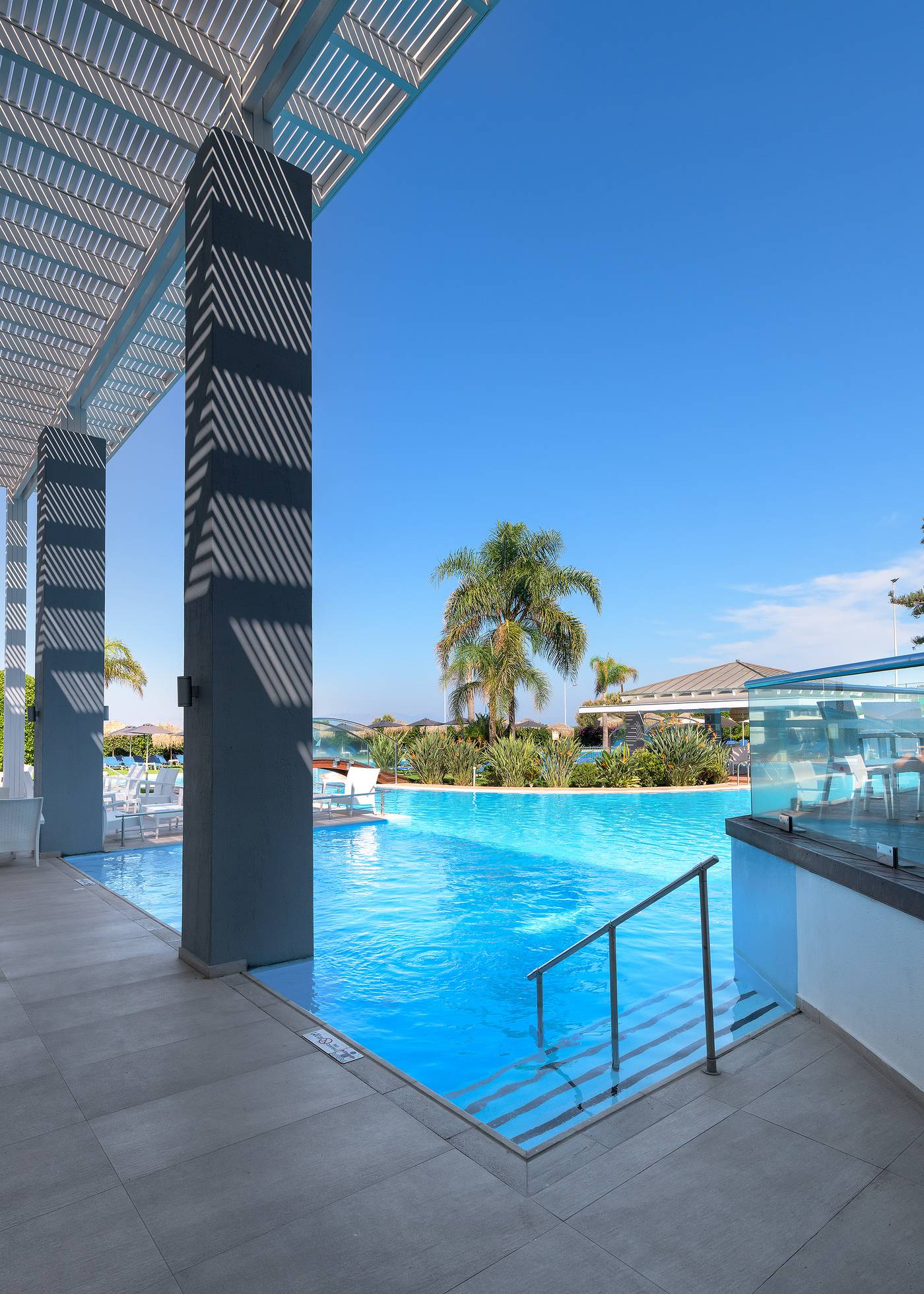 Oceanis-Beach-Hotel-Pool-18