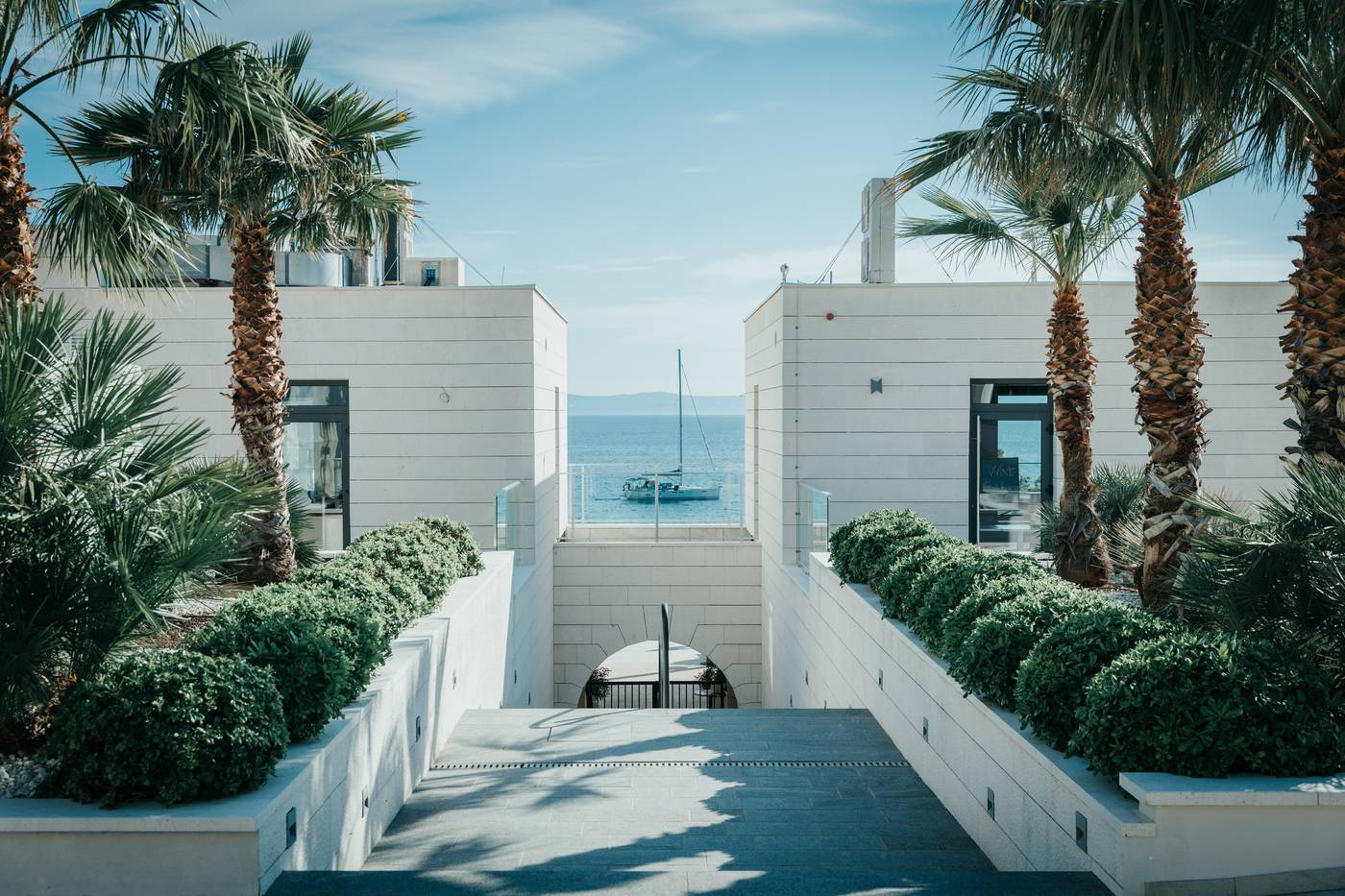 Romana-Beach-Apartments-Lobby-42