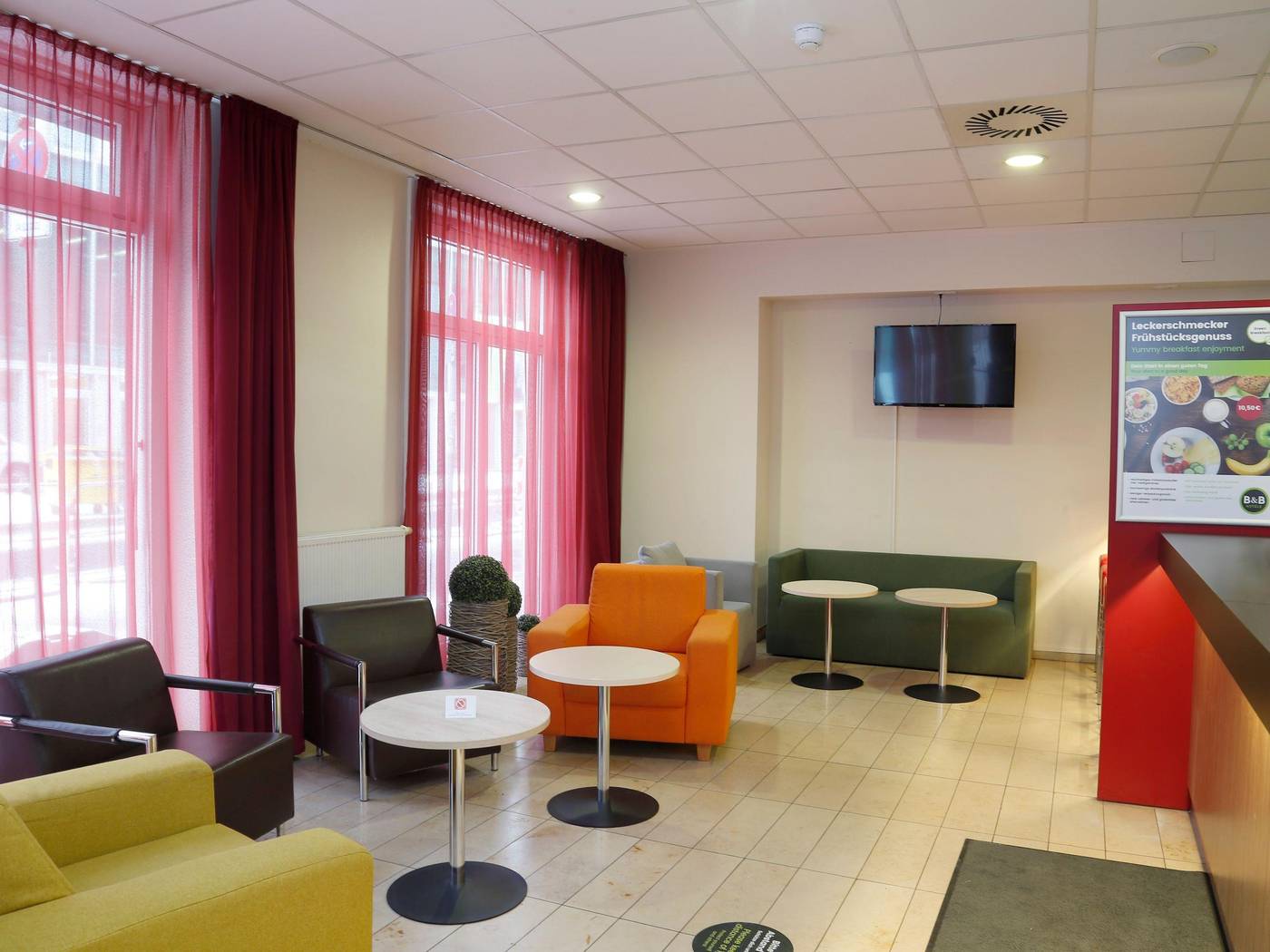 B-B-HOTEL-Berlin-Mitte-Lobby-12