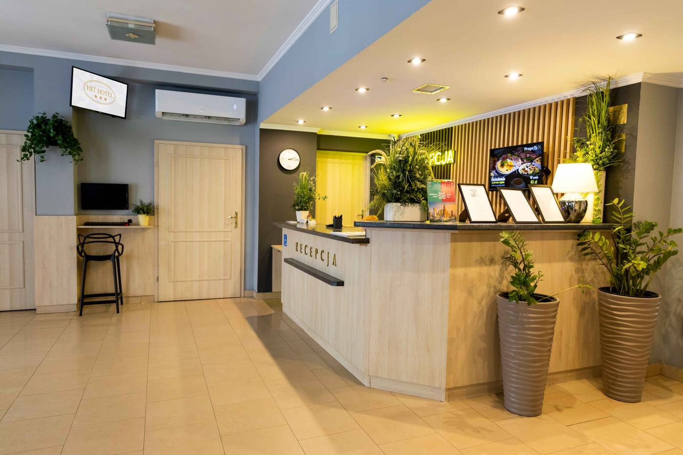 Hit-Hotel-Lobby-4