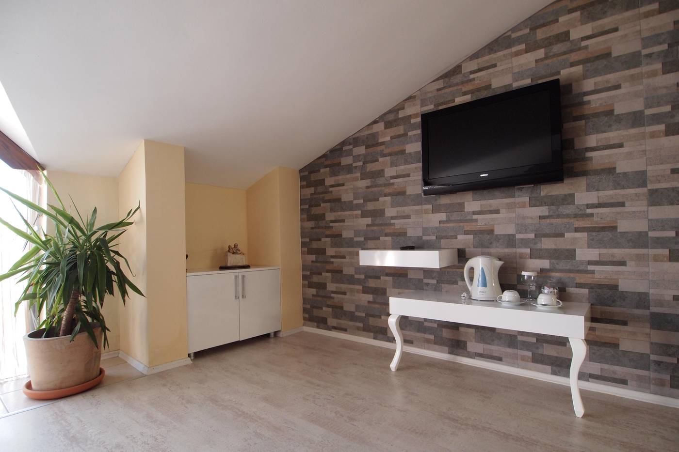 Romance-Beach-Room-31