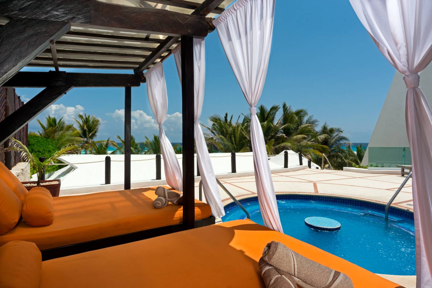 Flamingo-Cancun-Resort-Pool-69