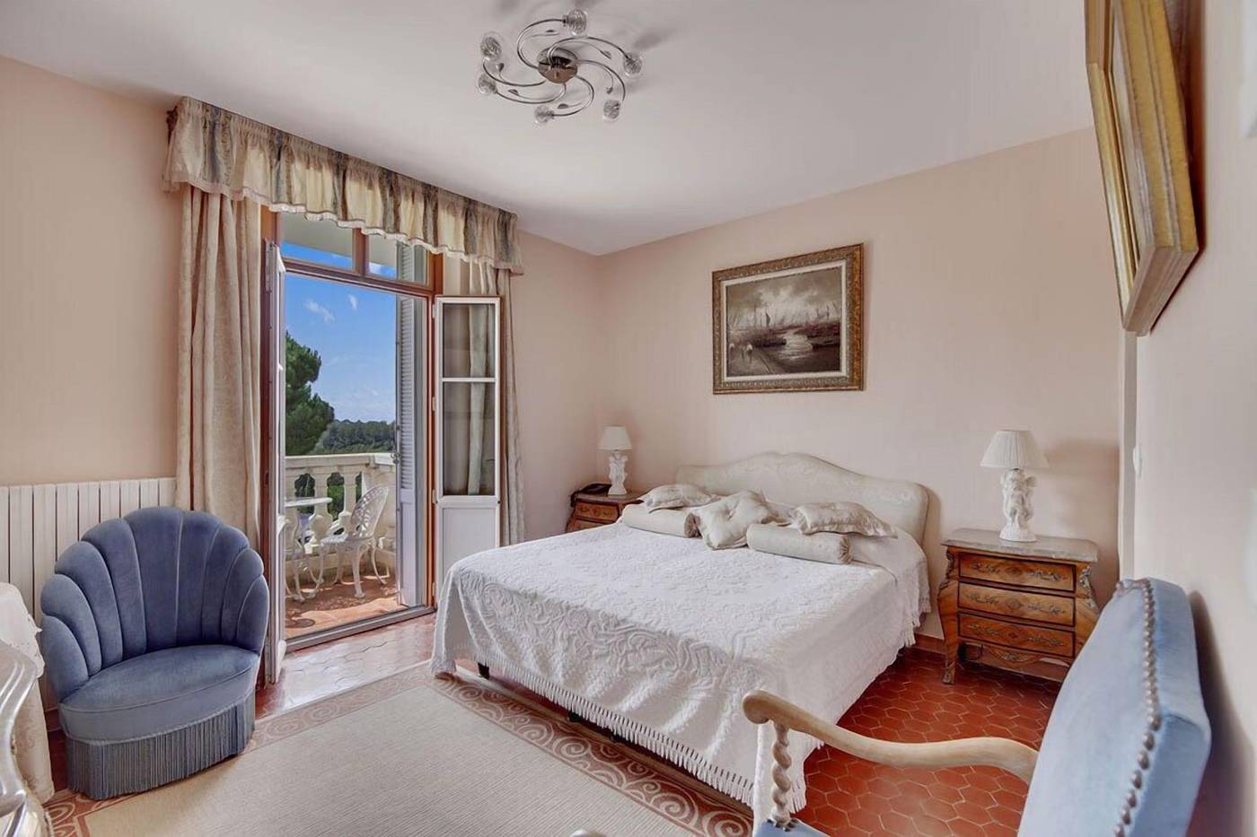 Chateau-de-Mei-Lese-Room-48