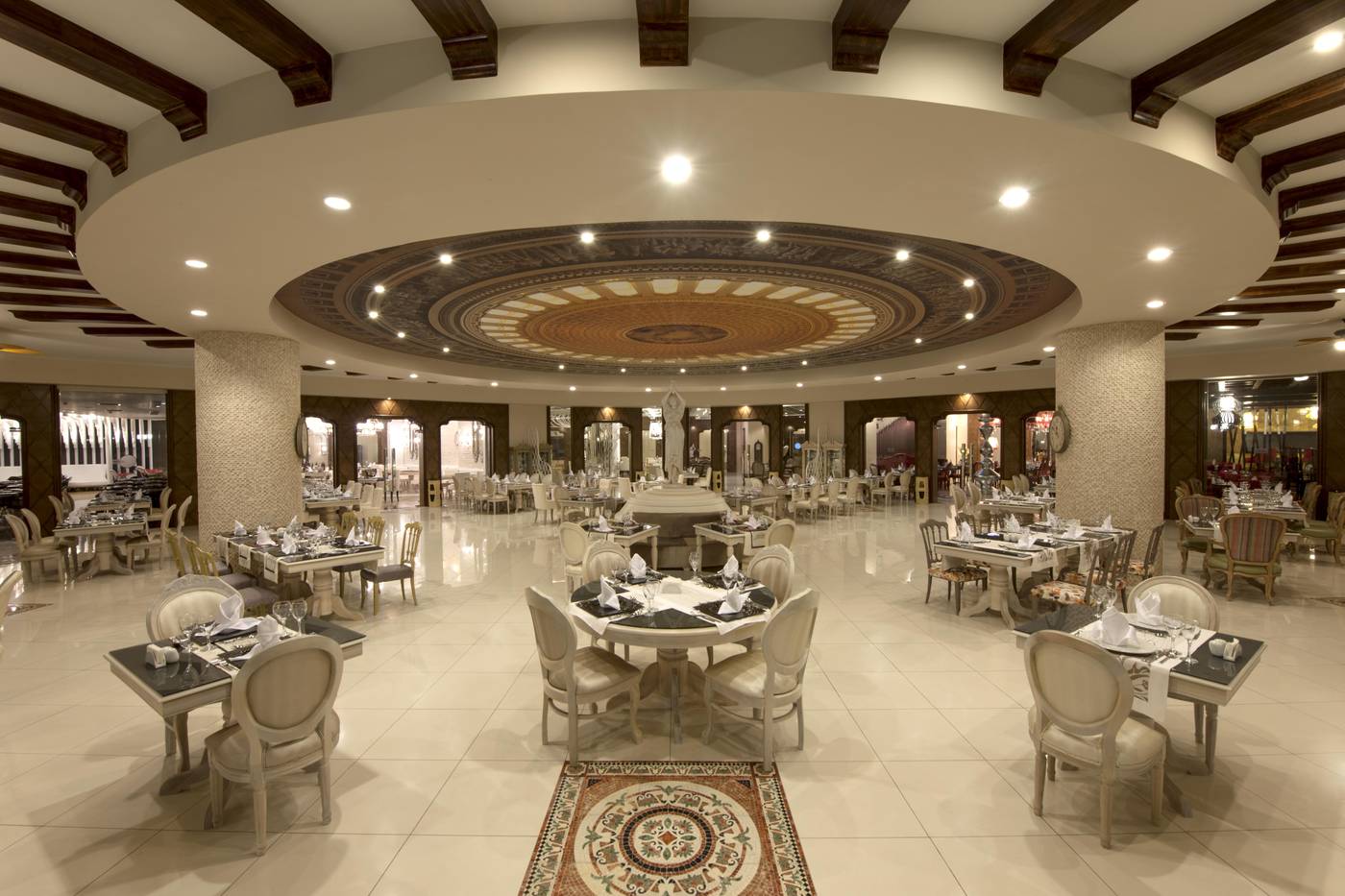 Delphin-Imperial-Restaurant-39