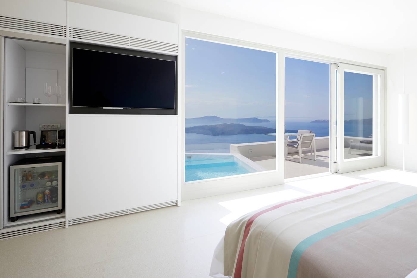 Alti-Santorini-Suites-Room-37