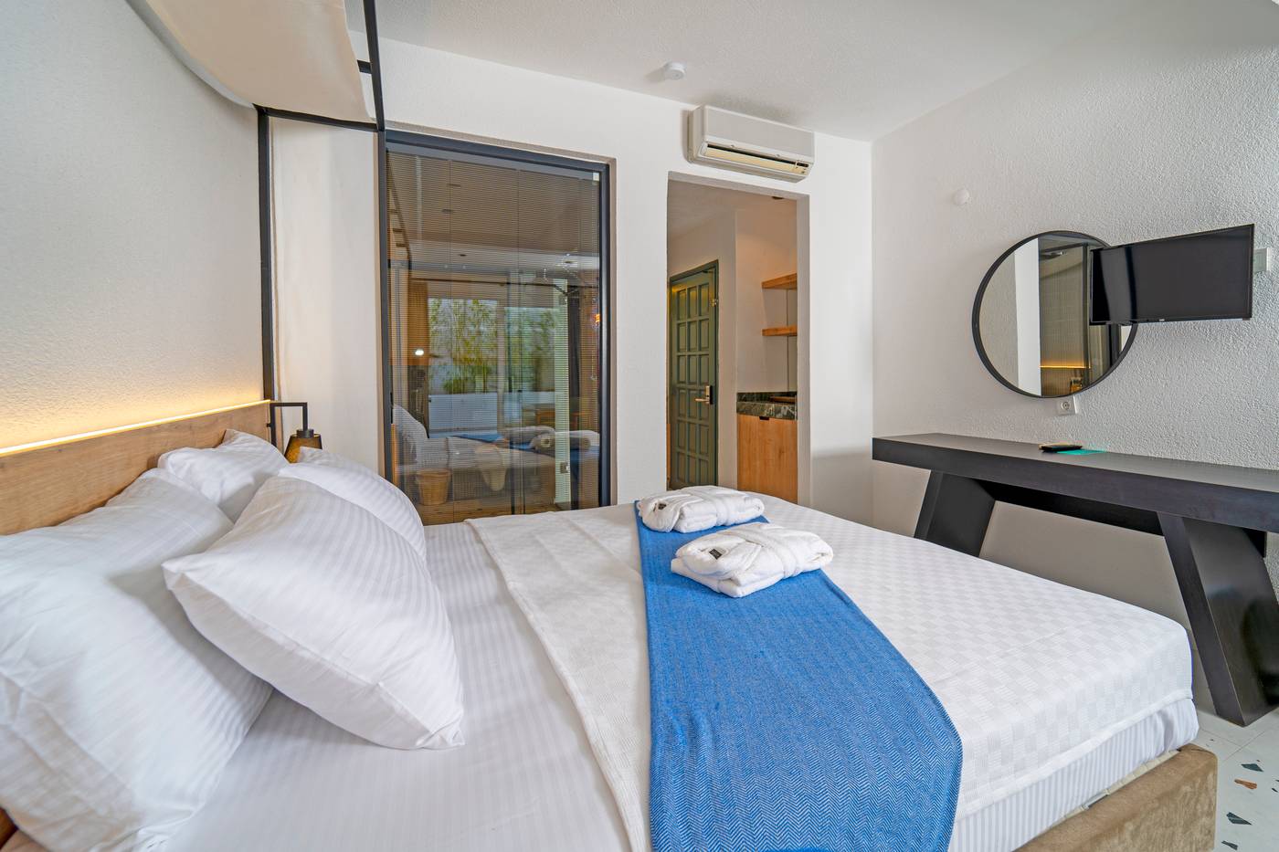 Hotel-Karbel-Sun-Room-40