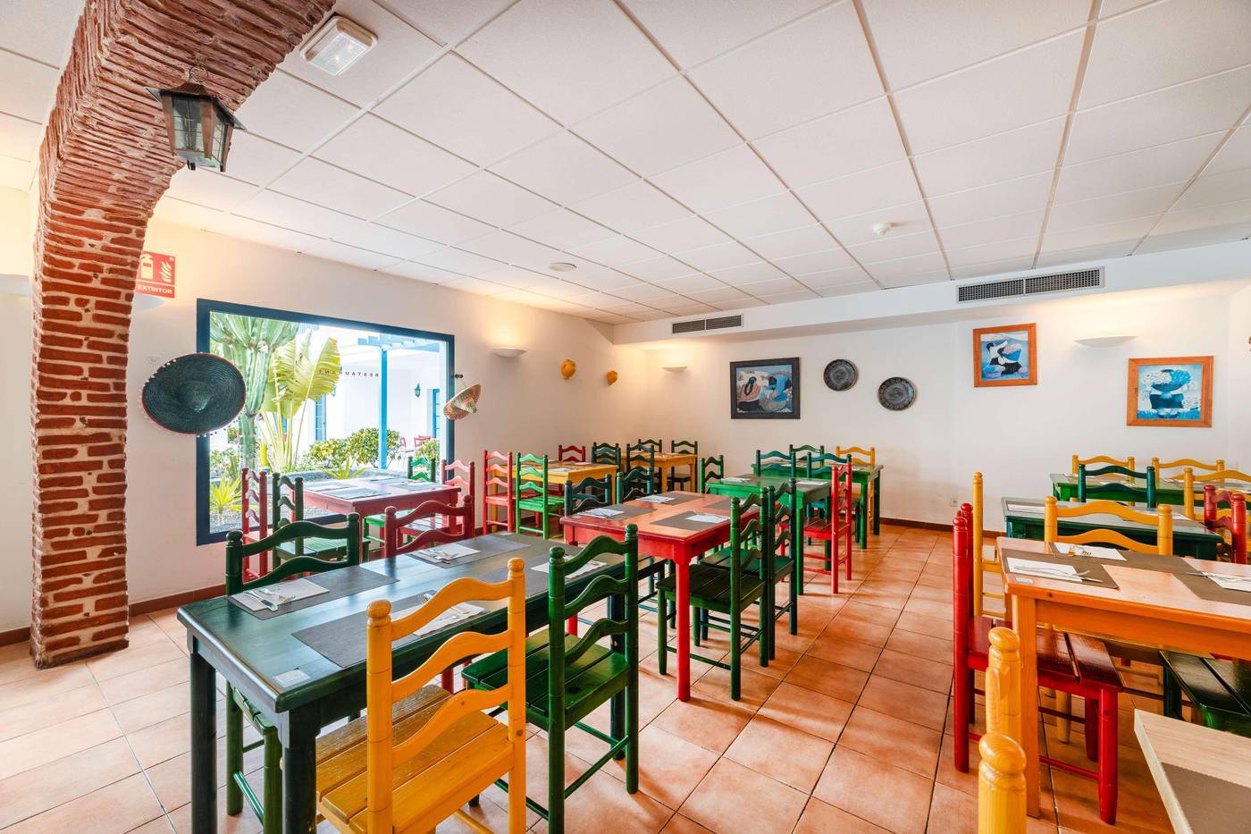 THB-Tropical-Island-Restaurant-43