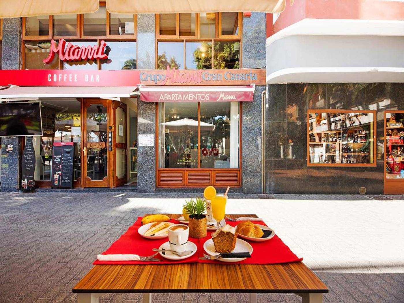 Miami-Las-Palmas-Terrace-4