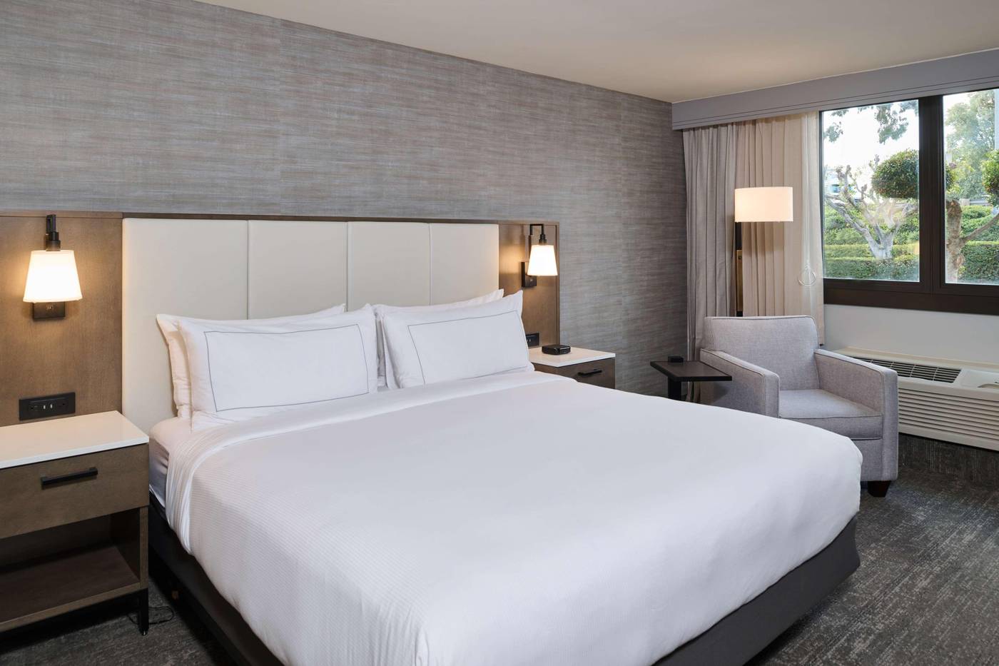 Doubletree-by-Hilton-Buena-Park-Room-16