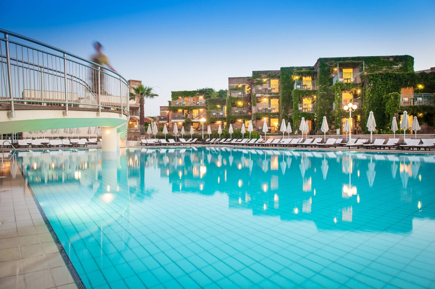 Bella-Beach-Pool-2