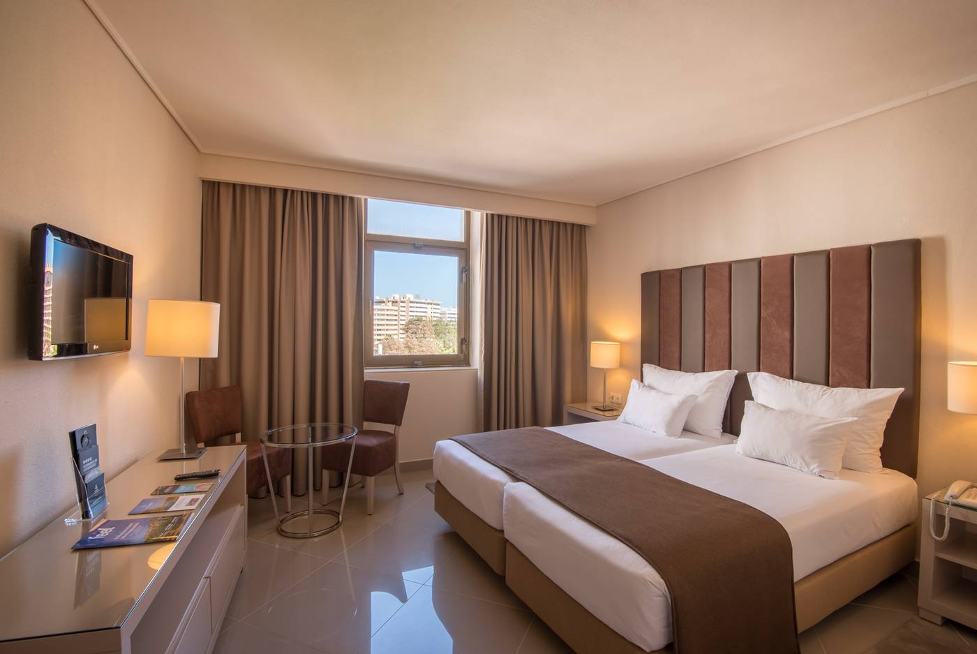 Vila-Gale-Ampalius-Room-25