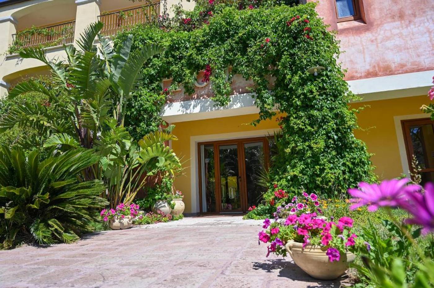 Hotel Baja Romantica-Italy-BOSA-Lobby-4