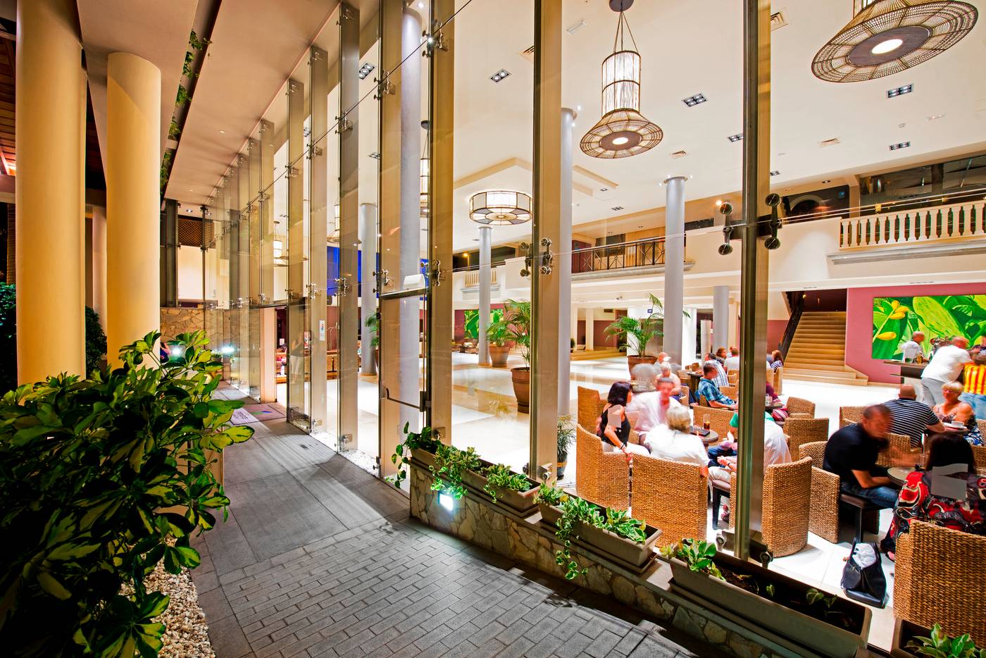 Marylanza-Suites---Spa-Bar-19