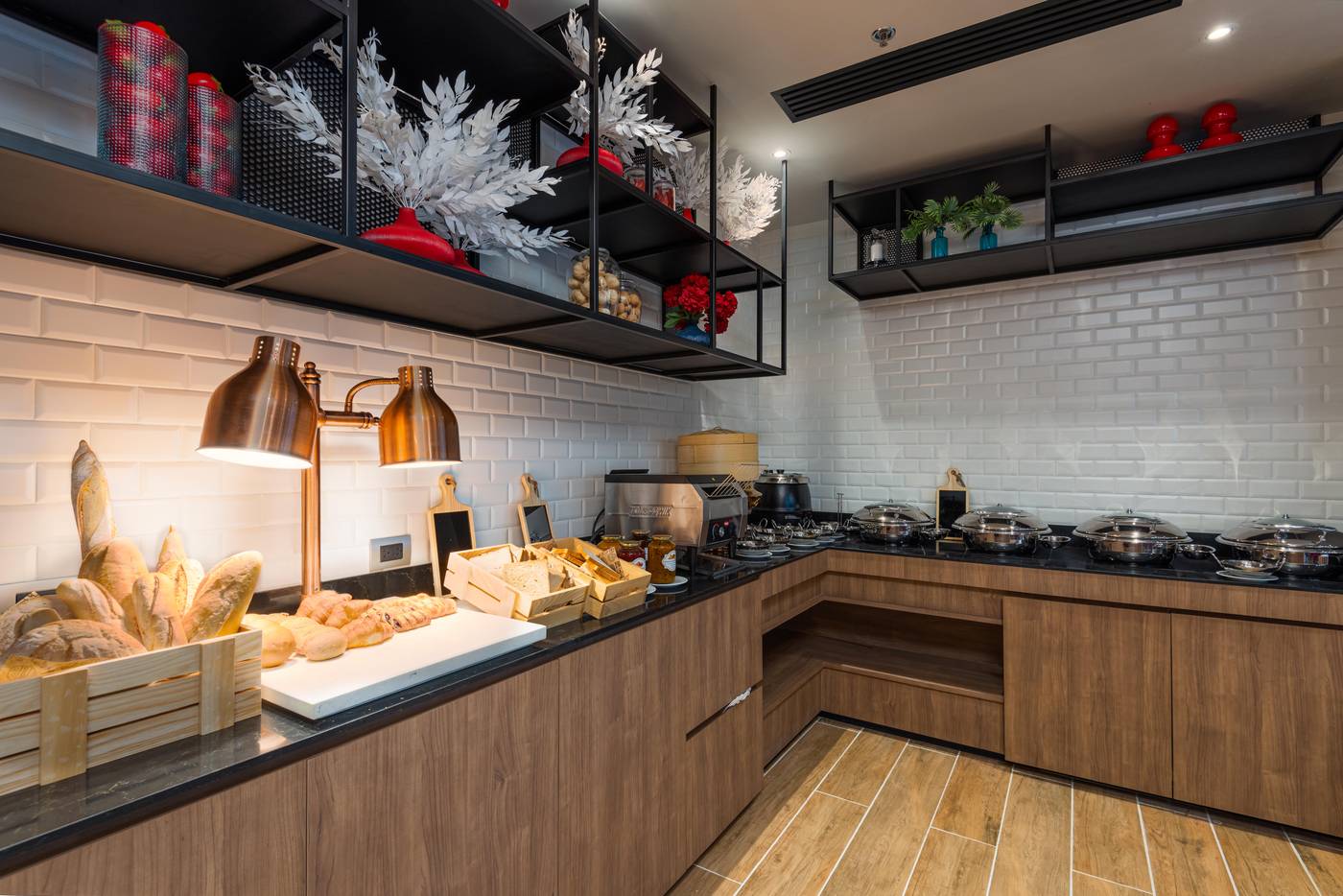 Maitria-Hotel-Rama-9-Bangkok-Restaurant-14