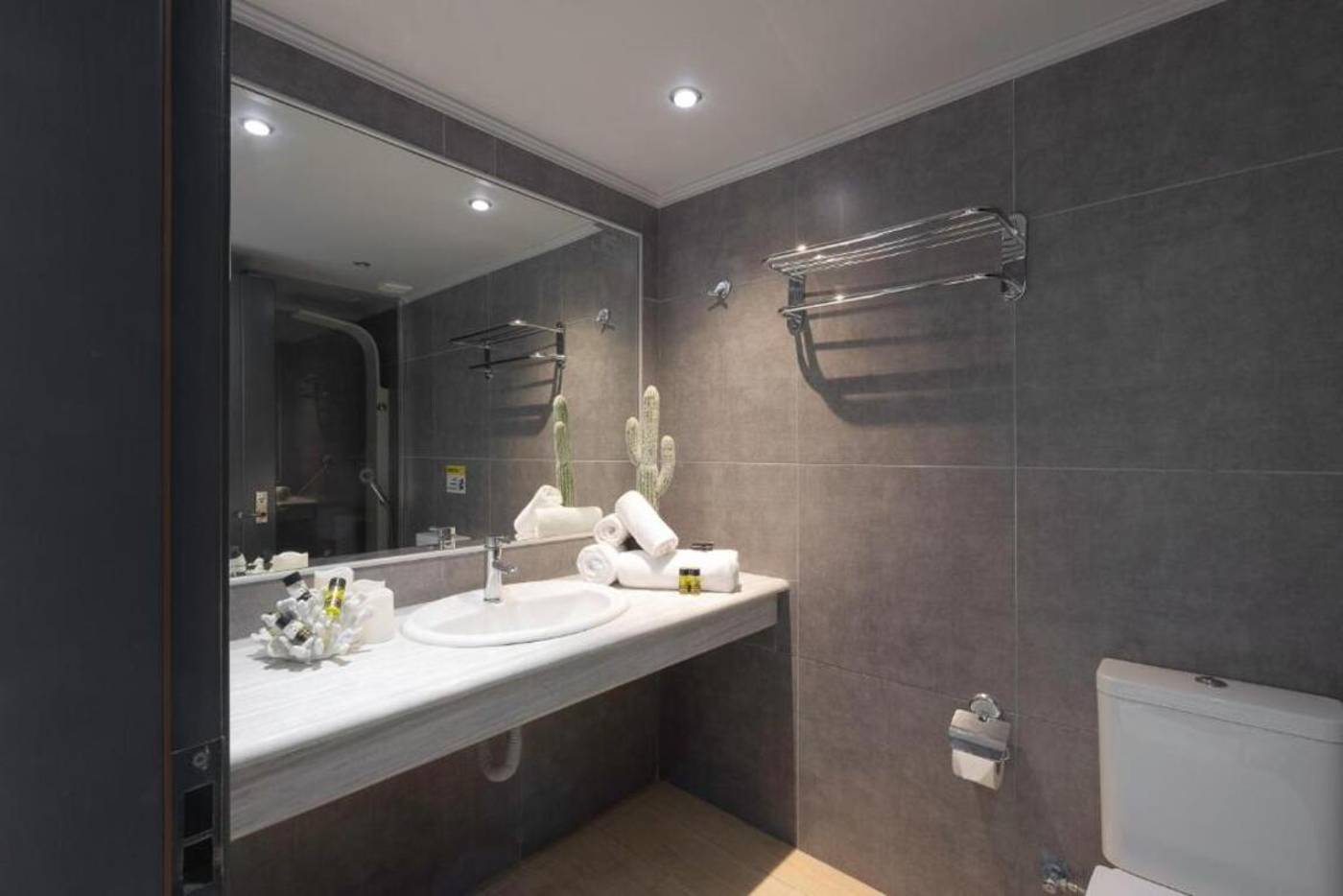 La-Piscine-Art-Hotel---Adult-Only-Room-40