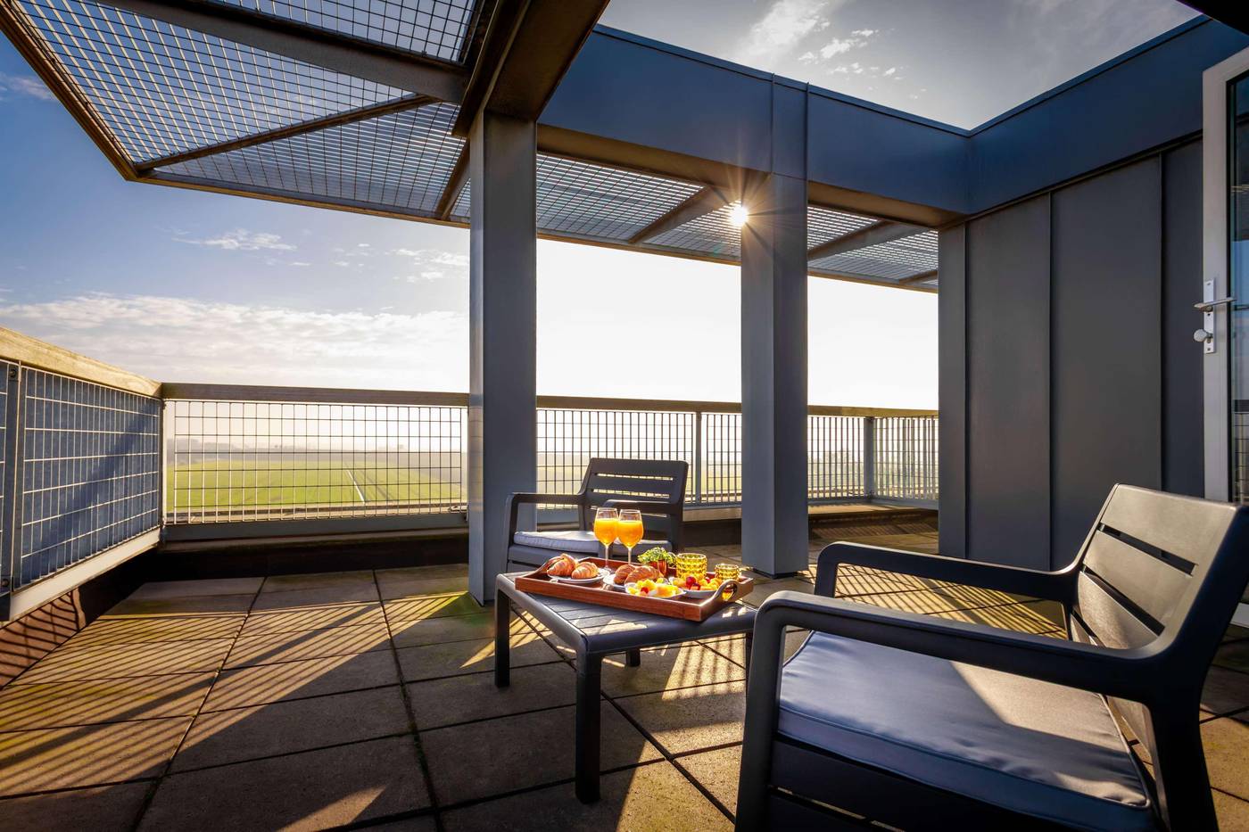 Ramada-by-Wyndham-Amsterdam-Airport-Schiphol-Room-28