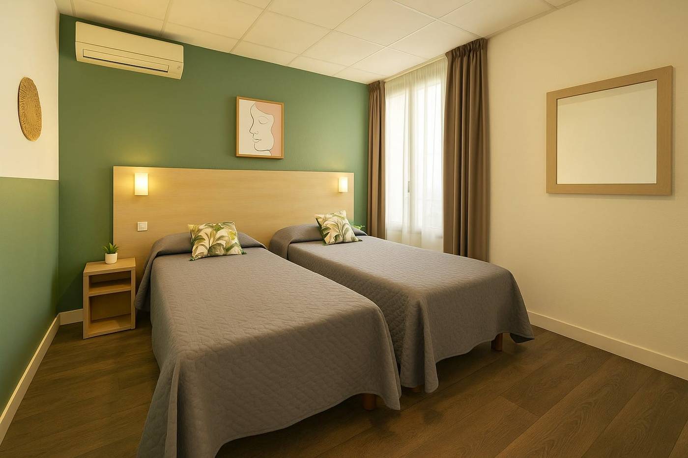 Parisien-France-MENTON -Room-6