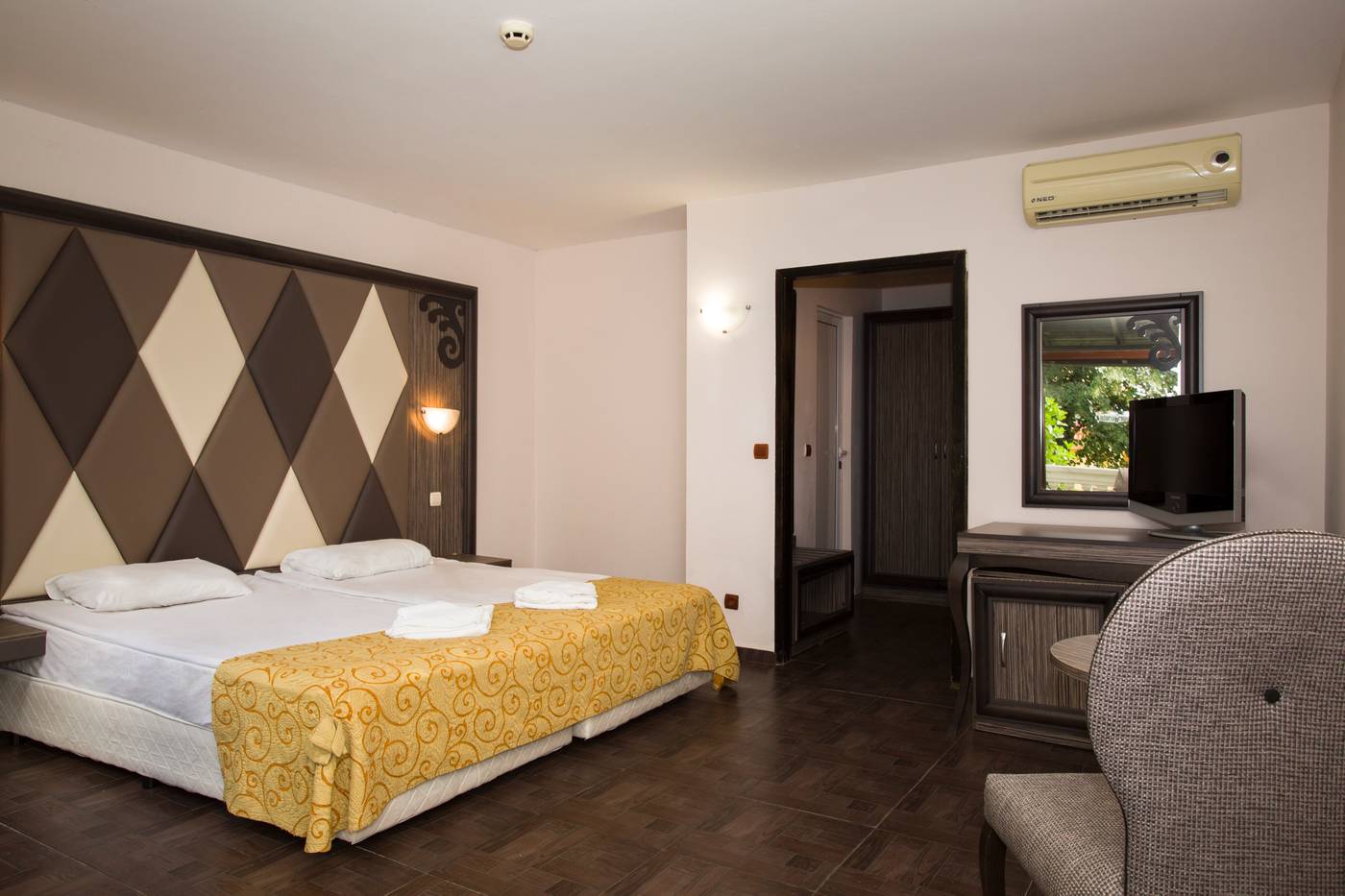 Elenite-Holiday-Village-Room-19