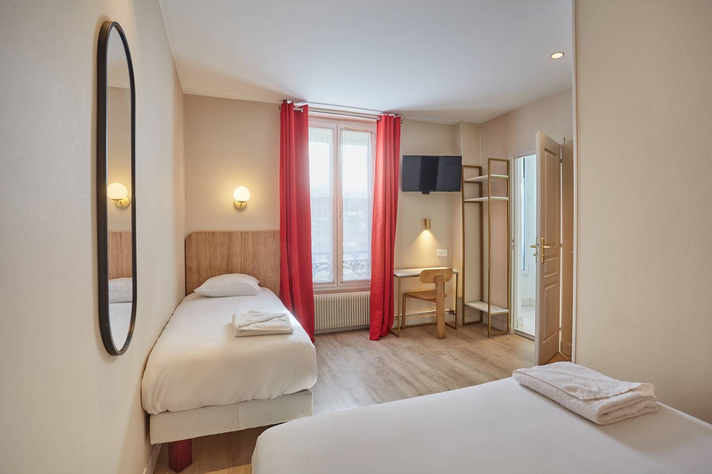 Hipotel-Paris-Gare-Du-Nord-Merryl-Room-9