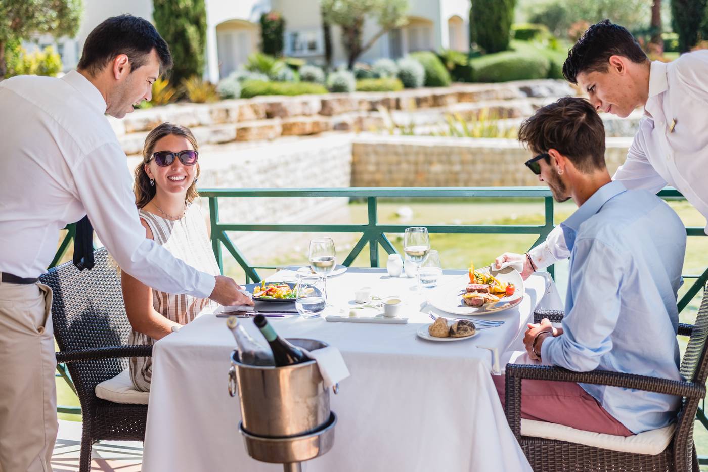 Vale-D-Oliveiras-Quinta-Resort-And-Spa-Restaurant-16