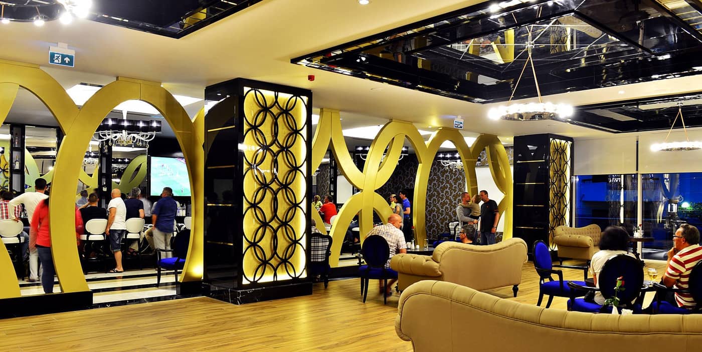 Azura-Deluxe-Resort---SPA-Hotel-Bar-34