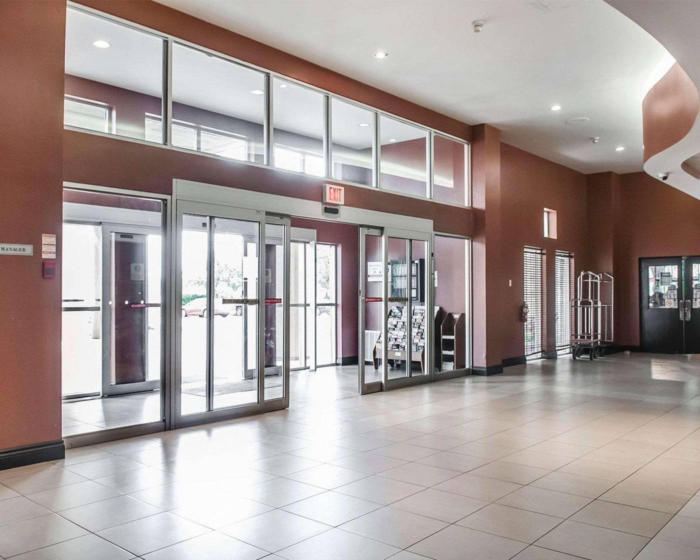 Comfort Hotel Airport North-Canada-TORONTO-Lobby-9