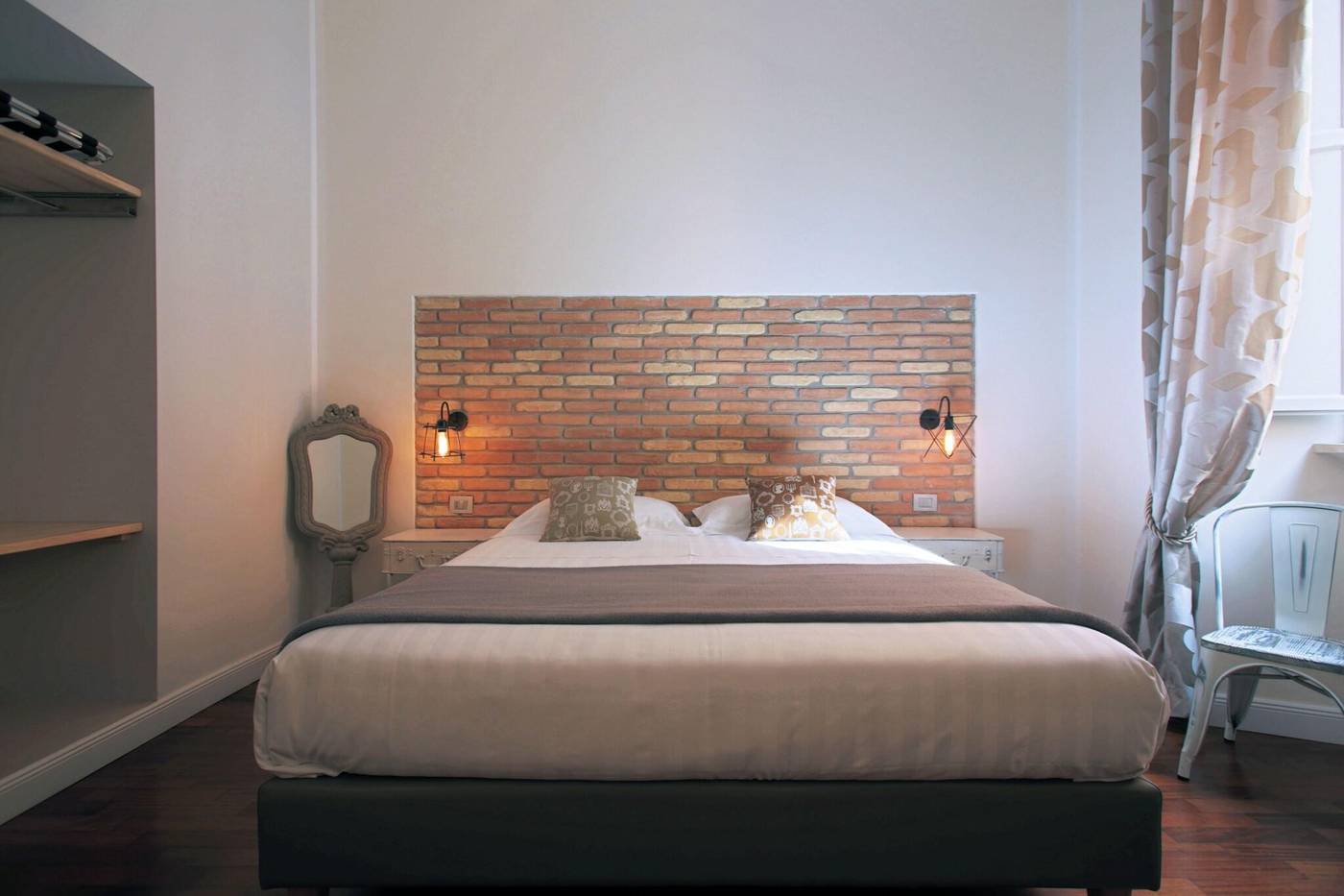 Trevi-Contemporary-Suite-Room-19