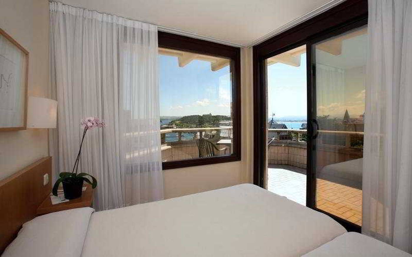 Gran Hotel Victoria-Spain-EL SARDINERO-Room-5