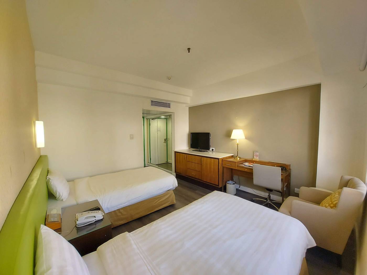 Silvermine-Beach-Resort-Room-15