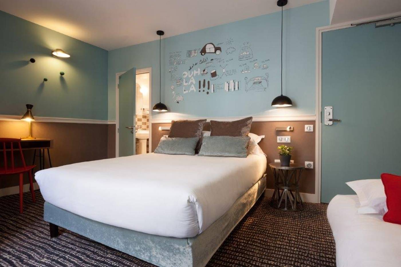 Hotel-des-3-Poussins-Room-3