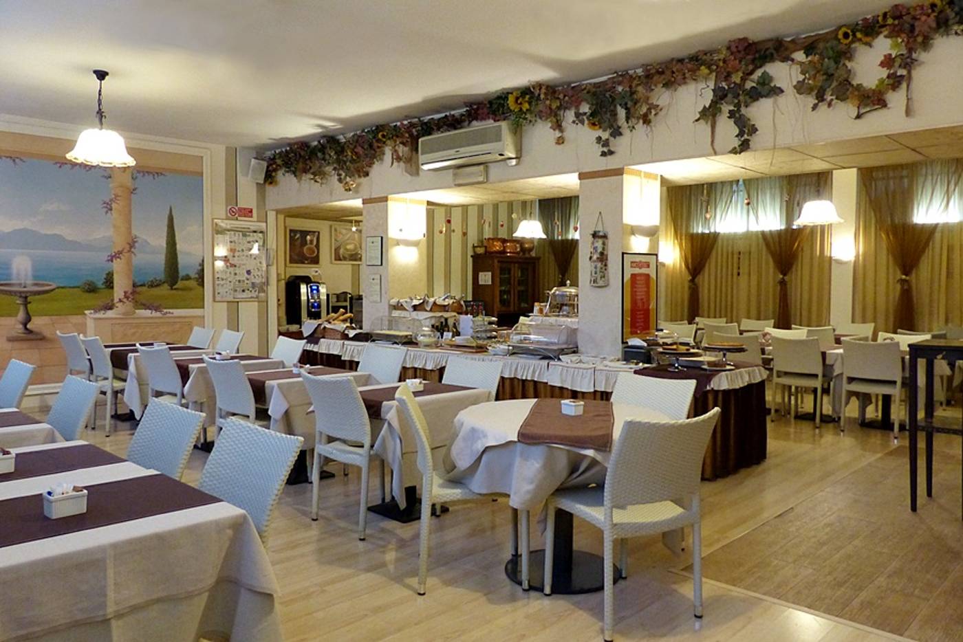 Eco-Hotel-Milano---Bioriso-Restaurant-General-view-86