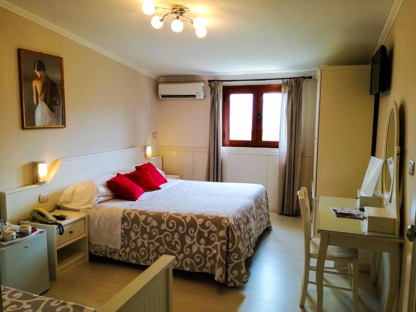 Villa-Fiorita-Room-5