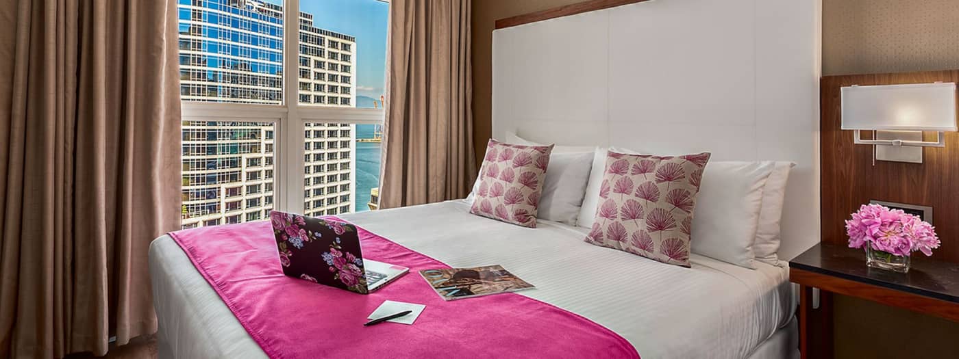 Auberge-Vancouver-Hotel-Room-6