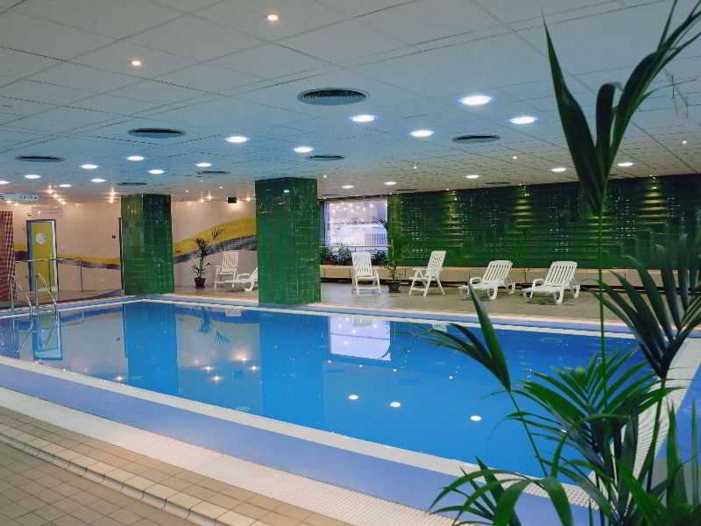 Danubius-Hotel-Arena-Pool-53