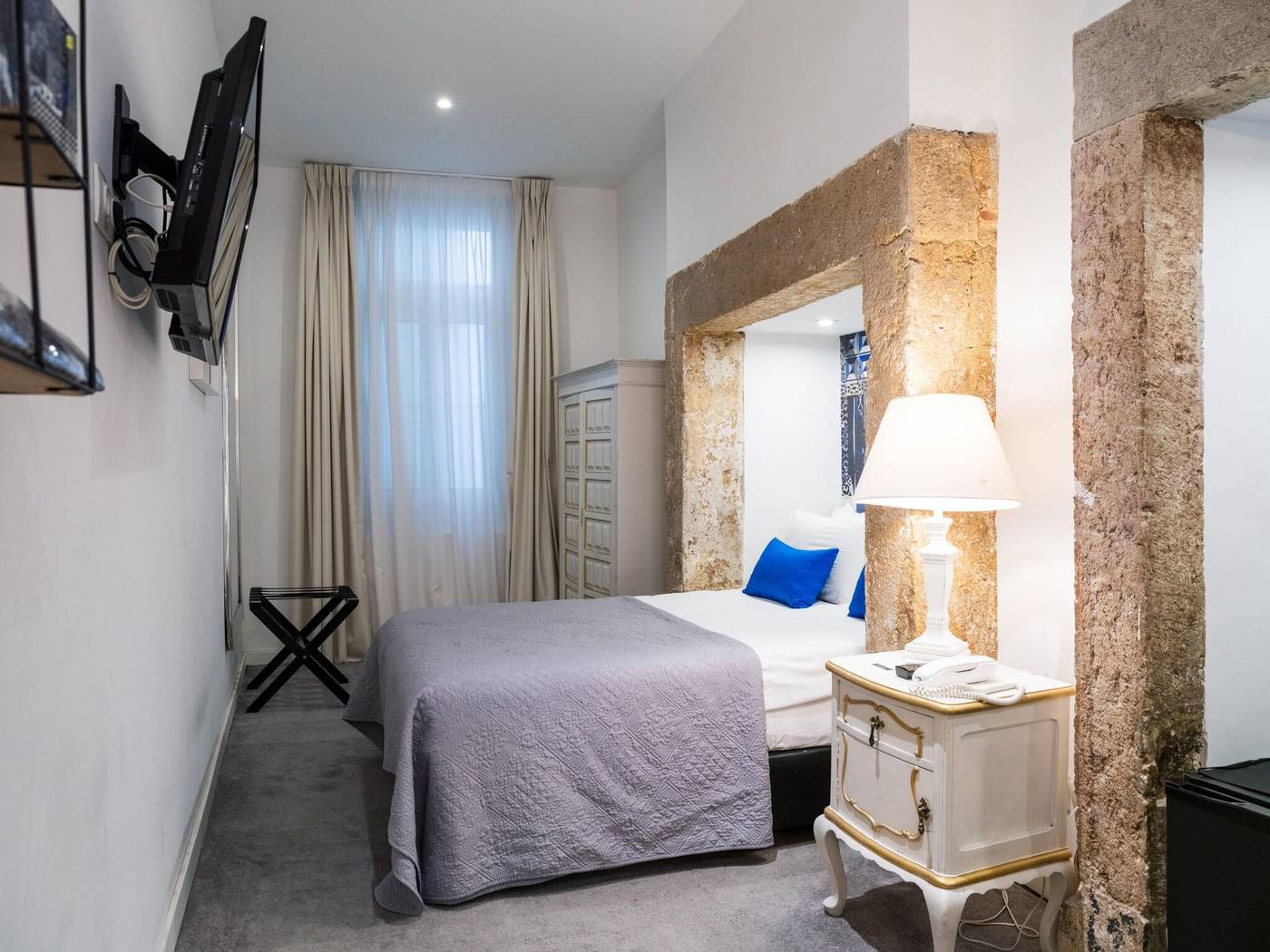 The-Art-Inn-Lisbon-Room-8