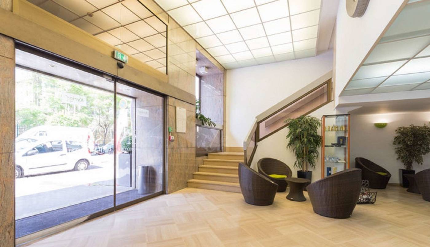 Kyriad-Nice-Centre-Gare-Lobby-33