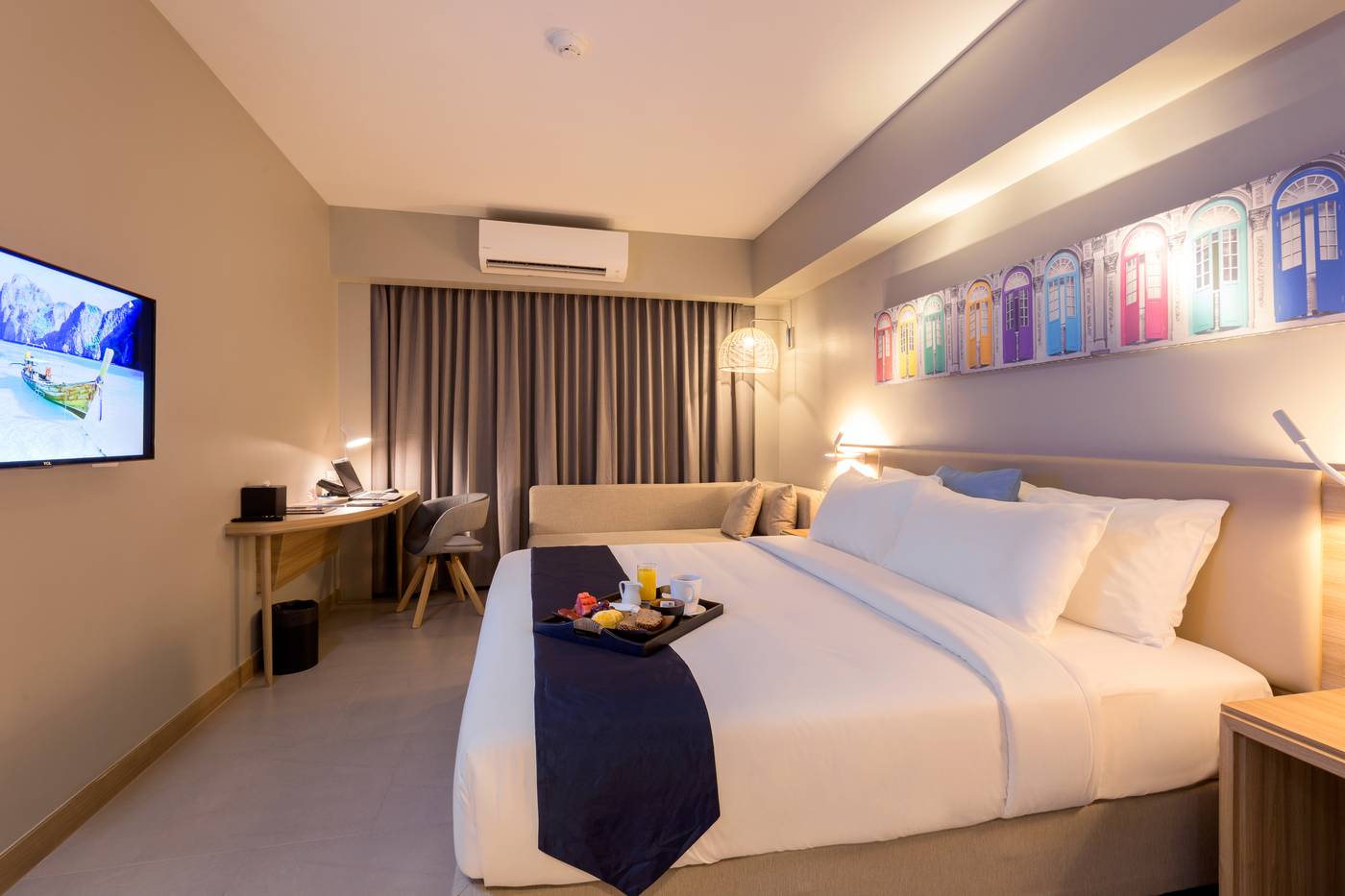 Oakwood-Hotel-Journeyhub-Phuket-Room-14