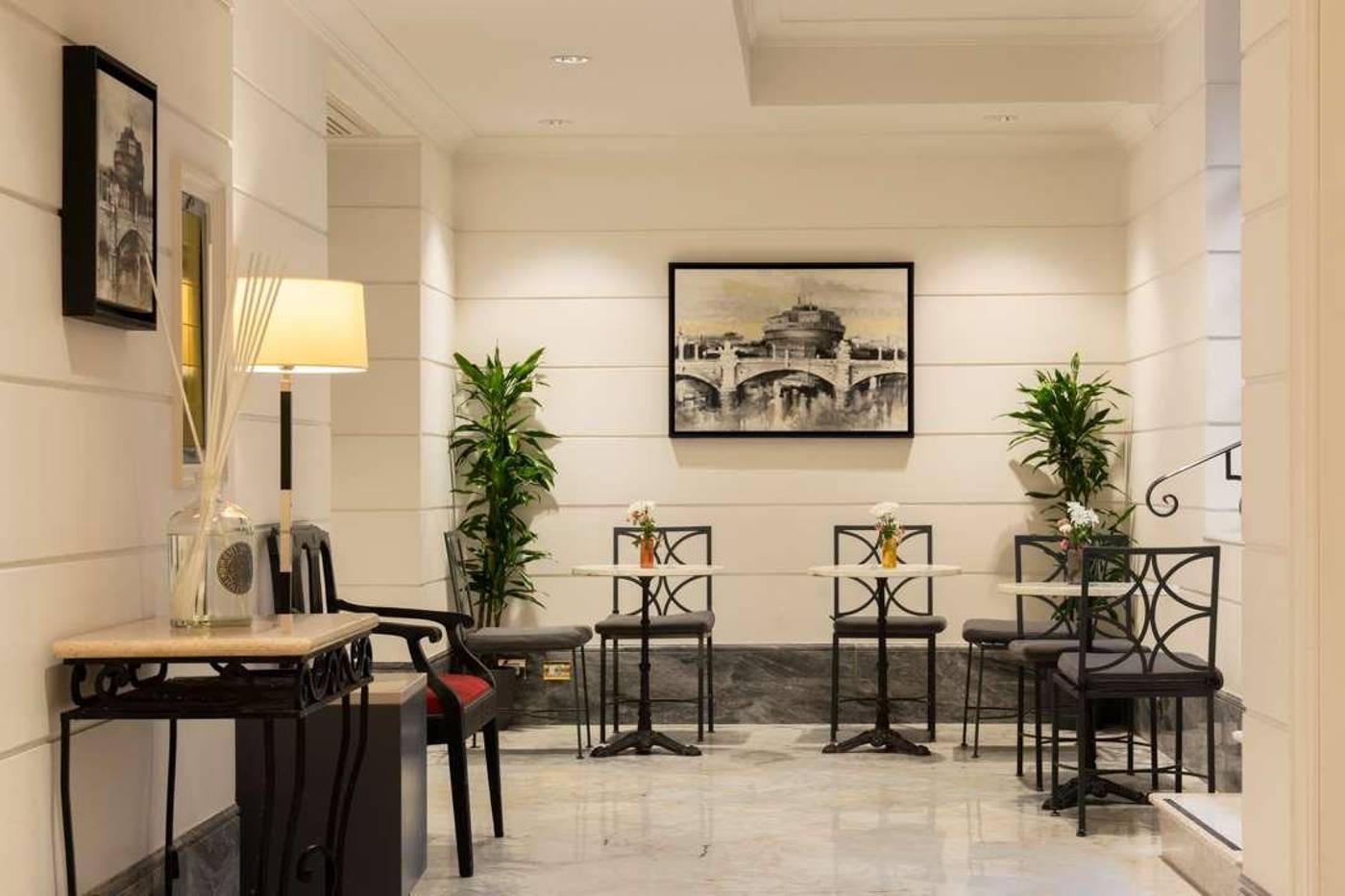 Hotel-Della-Conciliazione-Lobby-4