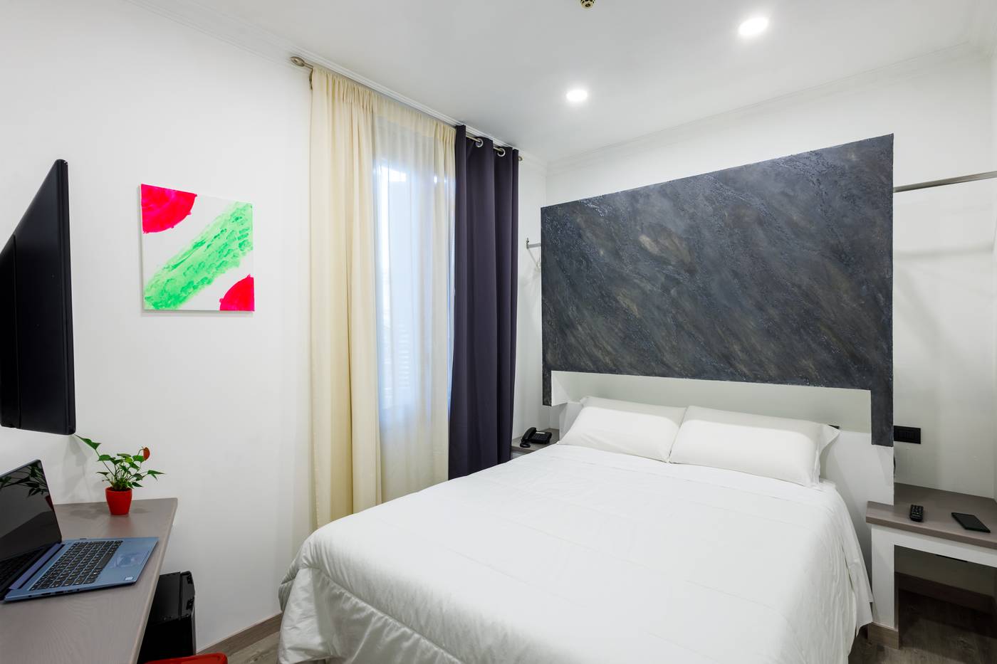 Crossroad-Hotel-Room-18