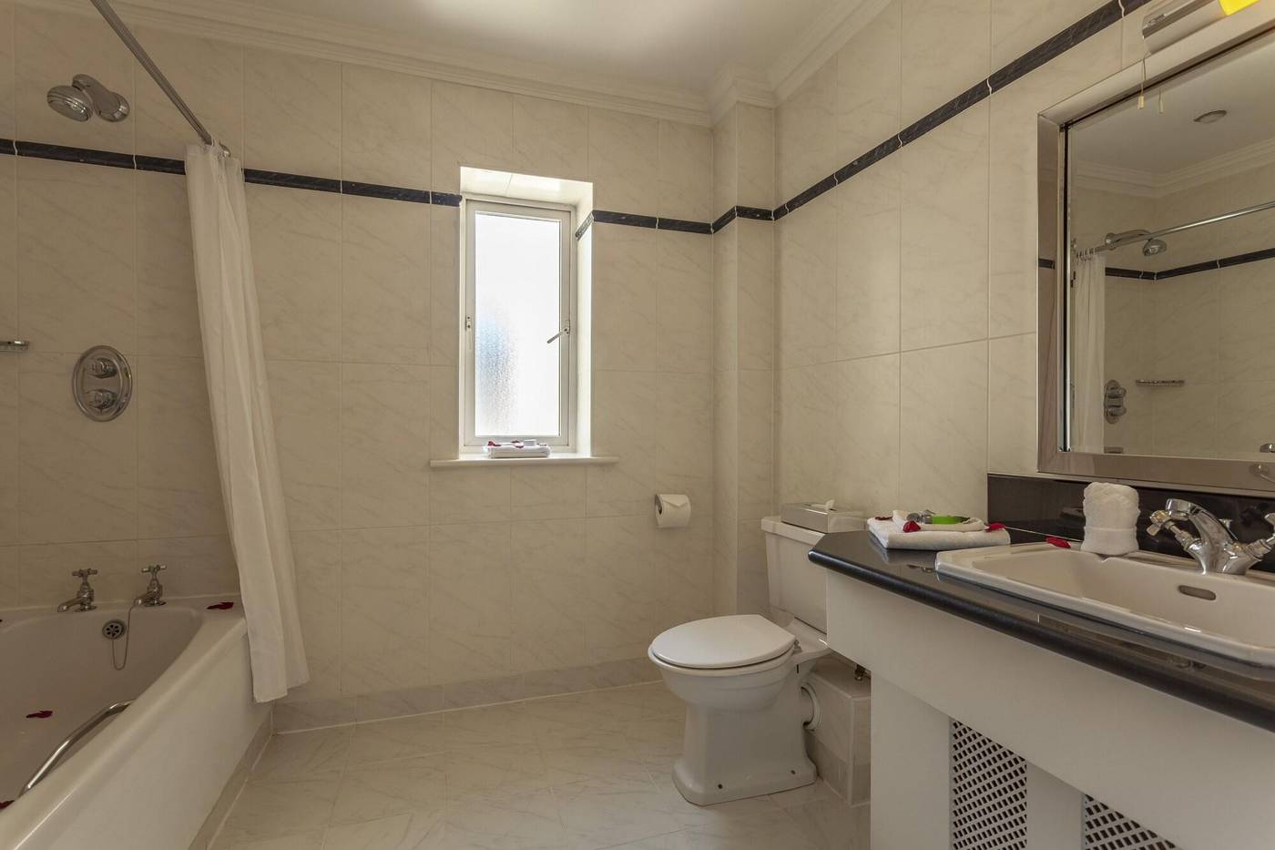 Glenroyal-Hotel---Leisure-Club-Room-33