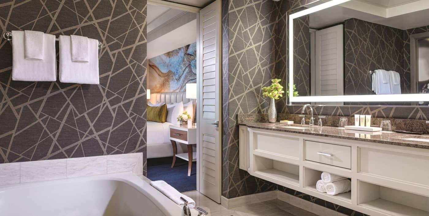 Mandalay-Bay-Hotel---Casino-Room-22